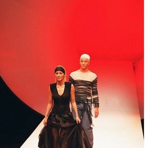 "Ma chère Loana. Ton départ ailleurs, si soudain, me laisse sans voix, la gorge nouée et les yeux inondés", a-t-il notamment écrit
Loana et Steevy au défilé mode de Jean-Paul Gaultier à Paris.
Crédit : RINDOFF-BORDE / BESTIMAGE