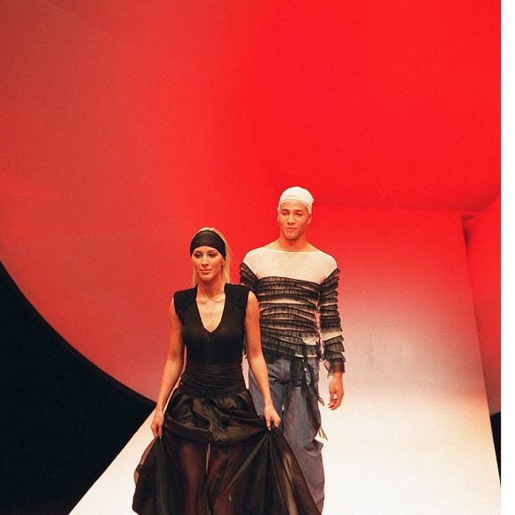 "Ma chère Loana. Ton départ ailleurs, si soudain, me laisse sans voix, la gorge nouée et les yeux inondés", a-t-il notamment écrit

Loana et Steevy au défilé mode de Jean-Paul Gaultier à Paris. 
Crédit : RINDOFF-BORDE / BESTIMAGE