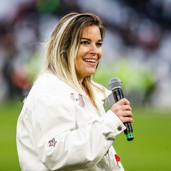 Sophie Tapie, chanteuse française et fille de Bernard Tapie, se produit avant le match du Top 14 entre Toulon et Toulouse à l'Orange Vélodrome à Marseille, France. Photo de Johnny Fidelin/Icon Sport/ABACAPRESS.COM
