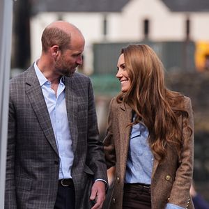 Le prince et la princesse de Galles, connus sous le nom de duc et duchesse de Rothesay lorsqu'ils sont en Écosse, visitent un marché artisanal pour rencontrer certains des fabricants et créateurs de l'île, dans la ville de Tobermory sur l'île de Mull.  29 avril 2025. Photo par Aaron Chown/PA Wire/ABACAPRESS.COM