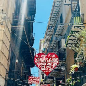 La simplicité était de mise, à en croire les deux autres photos partagées dans cette même publication.

Photo du mariage de Marlène Schiappa et Matthias Savignac en Sicile (Italie) partagée le 2 août 2025 sur Instagram