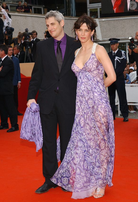 L'actrice française Sophie Marceau foule le tapis rouge du Palais des Festivals pour la projection du film 'Selon Charlie' de la réalisatrice française Nicole Garcia en compétition pour le 59ème Festival de Cannes le 20 mai 2006. Photo Hahn-Nebinger-Orban/ABACAPRESS.COM