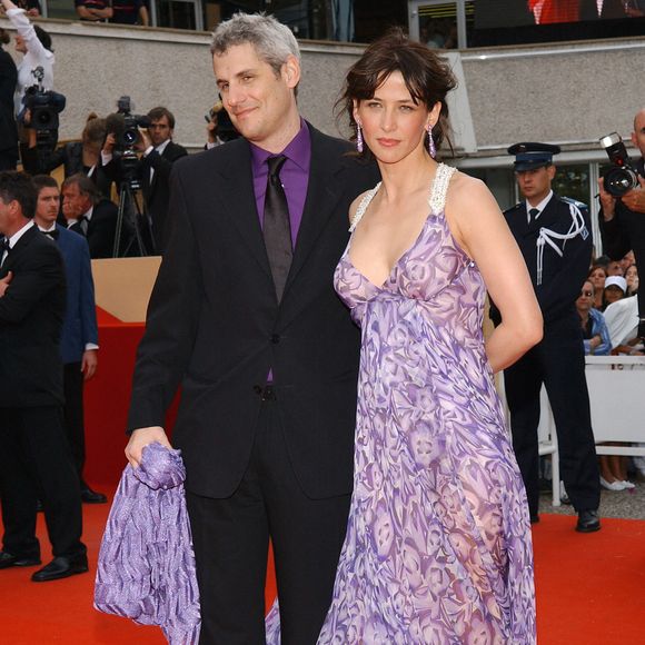 L'actrice française Sophie Marceau foule le tapis rouge du Palais des Festivals pour la projection du film 'Selon Charlie' de la réalisatrice française Nicole Garcia en compétition pour le 59ème Festival de Cannes le 20 mai 2006. Photo Hahn-Nebinger-Orban/ABACAPRESS.COM