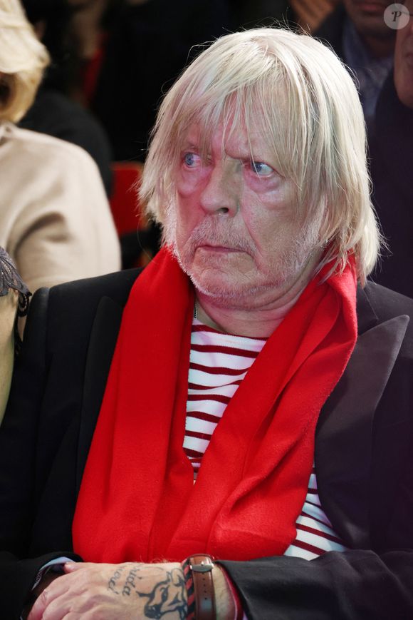 “Je voudrais remercier les fans qui me suivent depuis cinquante ans et vous dire que je serai encore là dans cinquante ans”, ajoute le chanteur

Renaud (Séchan) et sa femme Cerise lors du "Hyper Week-end Festival" a Radio France, le 24 janvier 2025. © Denis Guignebourg / Bestimage