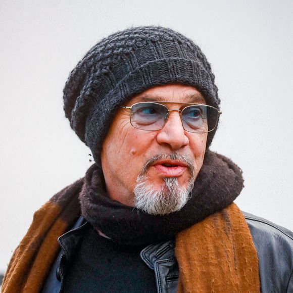 Et c'est loin de la Patagonie que le chanteur a acheté une belle bâtisse du XIe siècle. 

Florent Pagny arrive pour l'enregistrement de l'émission "Vivement Dimanche", présentée par M.Drucker et diffusée sur France 3 le 26 novembre, au Studio Gabriel à Paris, France, le 14 novembre 2023. © Christophe Clovis/Bestimage