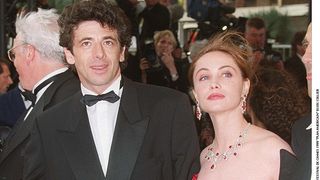 Emmanuelle Béart a eu un fils avec le frère de Patrick Bruel : elle partage un portrait de Yohann au bout du monde, il a ses yeux magnifiques