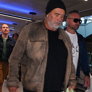 Luc Besson arrive à l'aéroport de Nice avant le 76e Festival de Cannes à Nice, France, le 15 mai 2023. Photo by Julien Reynaud/APS-Medias/ABACAPRESS.COM