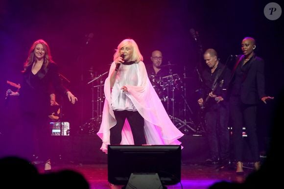 Et les propos de Michèle Torr sur l'avenir de Stéphane ont de quoi surprendre : “Peut-être qu’un jour, il aura des enfants, et alors, qui sait, je deviendrai une nouvelle fois grand-mère d’une certaine manière.”
Concert de Michèle Torr, "60 ans de chanson", au Théâtre des Folies Bergère à Paris, France, le 29 Octobre 2023. © Bertrand Rindoff / Bestimage