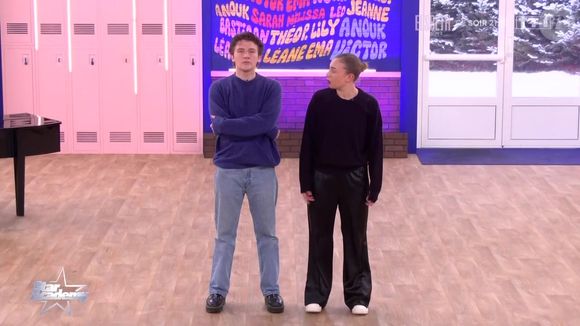 Chaque membre du Top 3 doit relever un défi spécifique : danse, théâtre ou chant lyrique.

Léa a tenu des propos déplacés avant d'être recadrée par Fanny Delaigue. Photo par TF1
