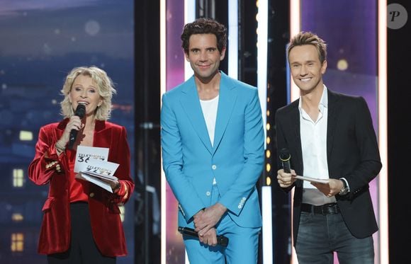 Sophie Davant, Mika et Cyril Féraud - Les célébrités se mobilisent pour la 38ème édition du Téléthon dans les studios de France 2 à Paris, le 29 novembre 2024. 
© Coadic Guirec / Bestimage