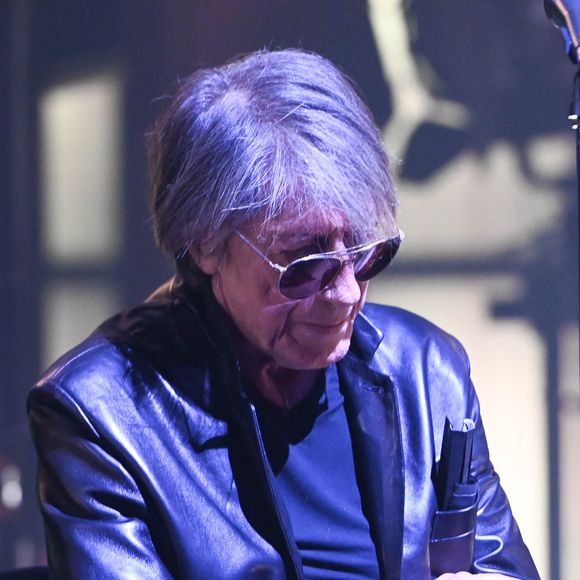 Jacques Dutronc et Thomas Dutronc en showcase de leur tournée "Dutronc & Dutronc" au Centre Evénementiel de Courbevoie le 11 avril 2022 © Coadic Guirec/Bestimage