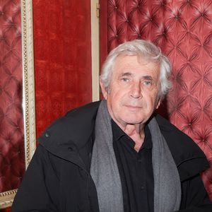 Exclusif - Michel Boujenah - E.Macias et ses invités en backstage du concert anniversaire (85 ans) du chanteur sur la scène du théâtre Dejazet à Paris le 11 décembre 2023.  © Jack Tribeca / Bestimage