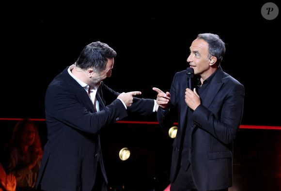 Exclusif - Arthur et Nikos Aliagas lors de l'enregistrement de l'émission "La chanson secrète N°14", présentée par N.Aliagas et diffusée le 26 décembre sur TF1, consacrée à Nikos Aliagas à Paris le 10 décembre 2025. © Jacovides-Moreau/Bestimage