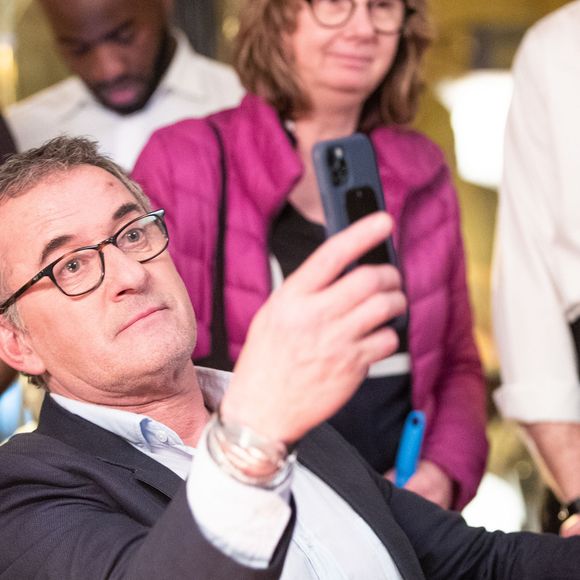 Exclusif - Christophe Dechavanne - Sketch L'addition - Backstage de l'enregistrement de l'émission "I love you coiffure" de M.Robin. Le 13 janvier 2020 © Cyril Moreau / Bestimage