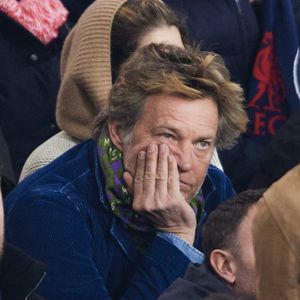 Laurent Delahousse - Célébrités assistent au 1/8e de finale aller de la Ligue des champions 2024-25 entre le PSG contre Liverpool (0-1) au Parc des Princes à Paris le 5 mars 2025. © Cyril Moreau/Bestimage