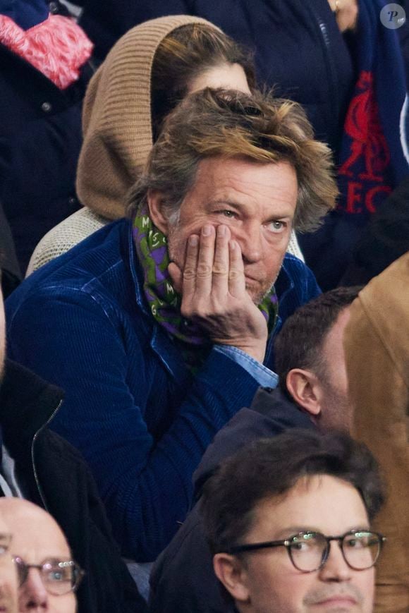 Laurent Delahousse - Célébrités assistent au 1/8e de finale aller de la Ligue des champions 2024-25 entre le PSG contre Liverpool (0-1) au Parc des Princes à Paris le 5 mars 2025. © Cyril Moreau/Bestimage