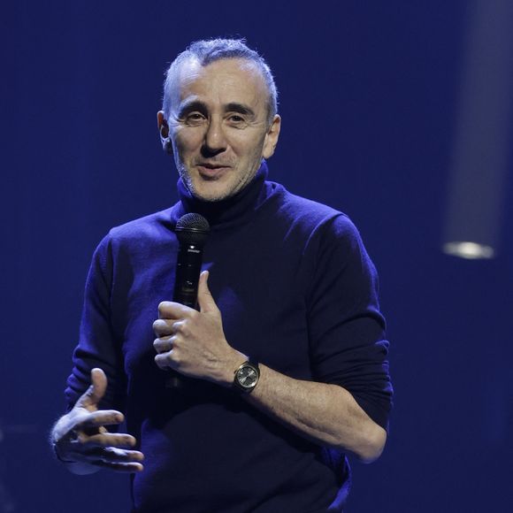 Elie Semoun aime modifier et créer son jardin, une activité qui lui fait "un bien fou" et lui permet de voir "le temps s'arrête[r]".

Élie Semoun sur scène lors de la soirée de gala de la Fondation Recherche Alzheimer- Paris 2026 à l'Olympia le 30 mars 2026.

© Borde / Rindoff / Bestimage