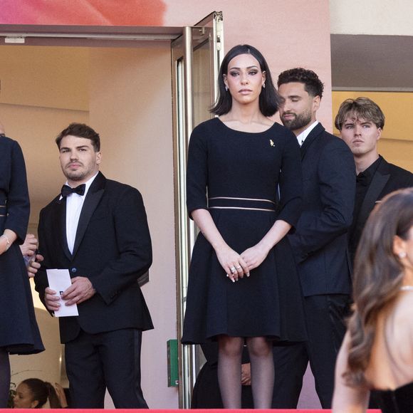 Lors du Festival de Cannes, ils se sont montrés très proches lors d’une soirée privée

Antoine Dupont et sa compagne Iris Mittenaere - Antoine Dupont et sa compagne Iris Mittenaere se retrouvent sur les marches  du film « Dossier 137 » lors du 78ème Festival International du Film de Cannes le 15 mai 2025. © Jacovides / Moreau / Bestimage