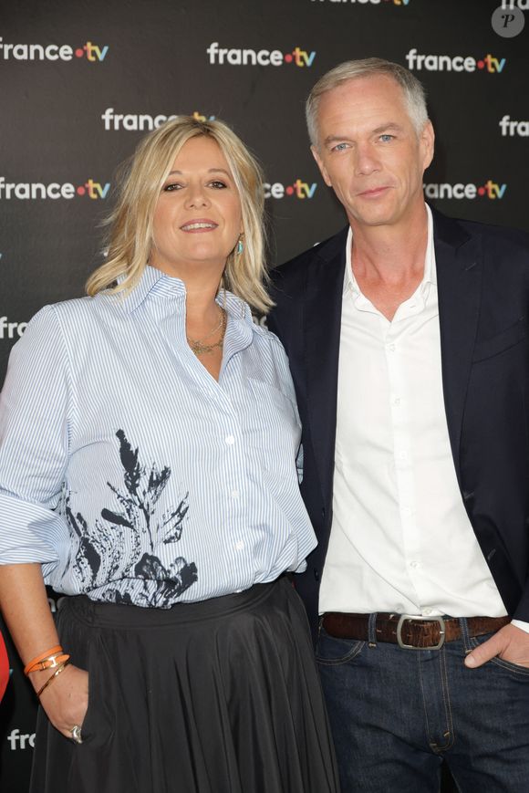 Flavie Flament et Julien Arnaud au photocall de la conférence de presse de rentrée de France Télévisions à Paris, France, le 4 septembre 2024. © Coadic Guirec/Bestimage