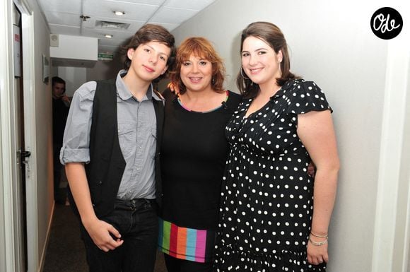 Michèle Bernier avec sa fille Charlotte Gaccio et son fils Enzo Gaccio lors de l'enregistrement de l'émission « Vivement Dimanche », le 10 janvier 2010 à Paris, en France. Photo de Max Colin/ABACAPRESS.COM
