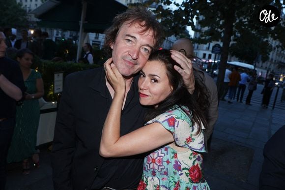 Cali et Olivia Ruiz lors de la soirée « L’Été littéraire et musical » organisée aux Deux Magots le 27 juin 2022 à Paris, en France. Photo de Jérôme Domine/ABACAPRESS.COM