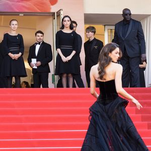 Antoine Dupont et  Iris Mittenaere - Antoine Dupont et Iris Mittenaere se retrouvent sur les marches  du film « Dossier 137 » lors du 78ème Festival International du Film de Cannes le 15 mai 2025.

© Jacovides / Moreau / Bestimage
