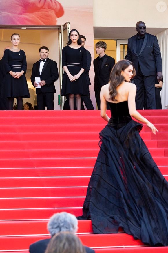 Antoine Dupont et  Iris Mittenaere - Antoine Dupont et Iris Mittenaere se retrouvent sur les marches  du film « Dossier 137 » lors du 78ème Festival International du Film de Cannes le 15 mai 2025.

© Jacovides / Moreau / Bestimage