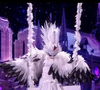 Une première salve de candidats s'est présentée sur scène sur les 19 en lice, dont le Cygne.
Le Cygne dans "Mask Singer" sur TF1
