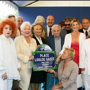 Dany Boon, Jean-Jacques Aillagon, Laeticia Hallyday, Johnny Hallyday, Yvette Horner, Françoise de Panafieu, Bernadette Chirac, Jacques Chirac, Charles Aznavour, Michèle Laroque, Muriel Robin, Catherine Lara, Patrick Fiori et Liane Foly - Inauguration de la place Loulou Gaste dans le 17e arrondissement de Paris.
Crédit : RINDOFF-GUIREC / BESTIMAGE