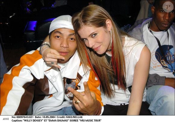 “Je passe un appel à la production… si jamais vous avez besoin d’animer des ateliers d’écriture, je suis là.”

Willy Densey et Emma Daumas, soirée NRJ Music Tour, 2004

AGENCE / BESTIMAGE