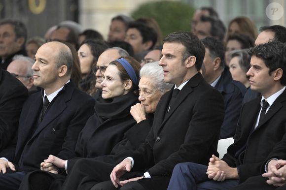 Simon Marcel Badinter, Judith Badinter, Elisabeth Badinter, le président Emmanuel Macron, le premier ministre Gabriel Attal, lors de l'hommage national à l'ancien ministre de la Justice Robert Badinter place Vendôme devant le ministère de la Justice à Paris, France, le 14 février 2024. Photo par Eliot Blondet/ABACAPRESS.COM
