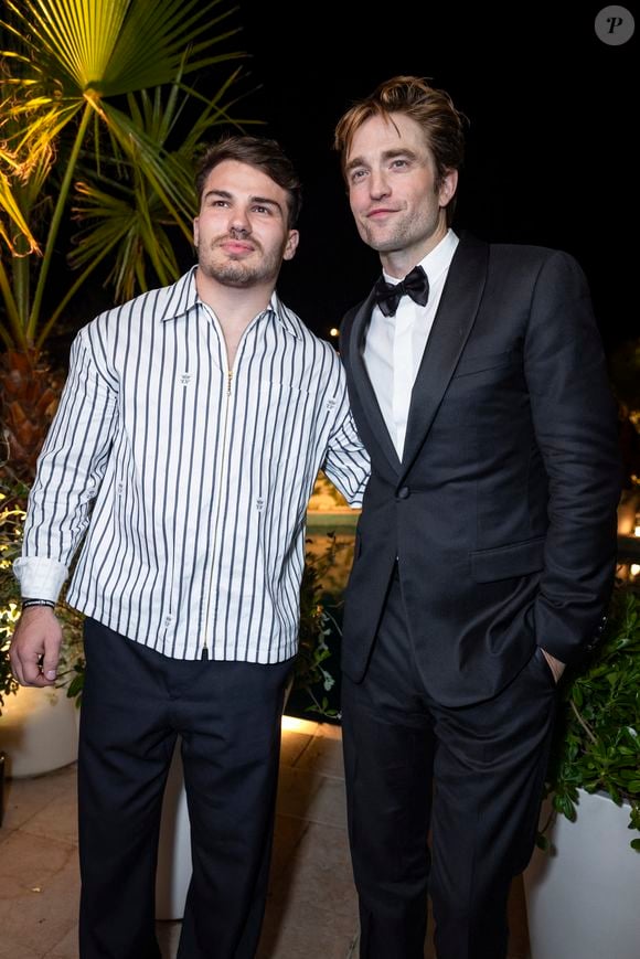 Antoine Dupont et Robert Pattinson lors du dîner Dior X Madame Figaro à La Terrasse by Albane sur le toit de l'hôtel Marriott en marge du 78ème Festival International du Film de Cannes, France, le 17 mai 2025. © Olivier Borde/Bestimage