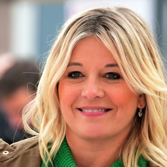 Semi-Exclusif - Flavie Flament tourne sa nouvelle émission "Flavie en France" (France 3), avec le retour du jeu "Le Schmilblic", à Vienne (Isère), le 24 octobre 2025. © Romain Doucelin / Bestimage
