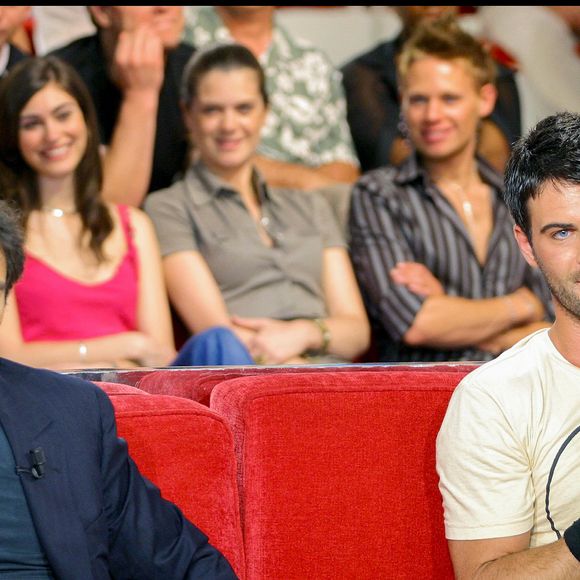 Gerard Lanvin et son fils Manu dans "Vivement dimanche" au studio Gabriel, présentée par Michel Drucker.

Guillaume Gaffiot/Bestimage