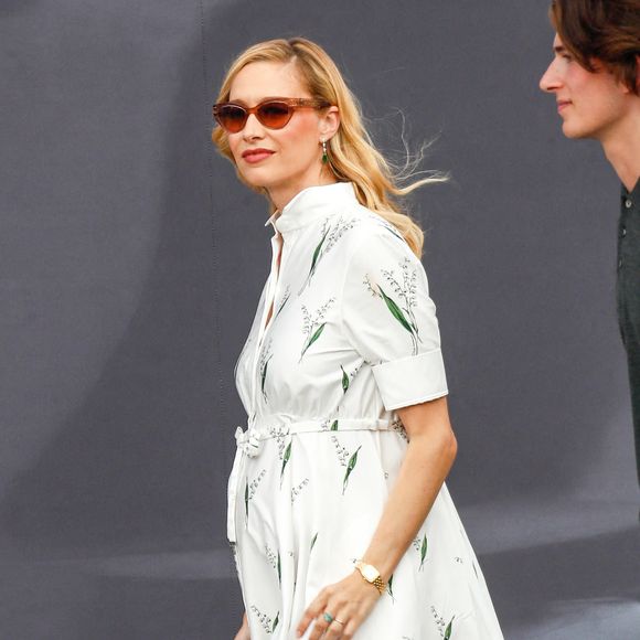 et encore une fois, cette tenue ample laisse à penser qu'un ventre bien arrondi se cache derrière...

Beatrice Borromeo - Arrivées au défilé DIOR de la mode homme Printemps/Été 2026 dans le cadre de la Fashion Week de Paris à l'Hôtel National des Invalides, Place Vauban, à Paris, France, le 27 juin 2025. © Christophe Clovis/Bestimage