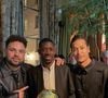 Ousmane Dembélé était très bien entouré pour cette soirée spéciale.

Ousmane Dembélé célèbre son trophée au restaurant Lafayette à Paris. © Instagram