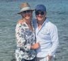 Ce lundi 17 août, le violoniste a partagé une photo du couple, souriant les pieds dans l'eau

Renaud Capuçon partage des photos de ses vacances avec sa femme Laurence Ferrari sur Instagram le 17 août 2026.