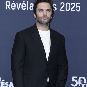 "Mes parents et moi allions peu au cinéma (...) Longtemps, j'ai estimé avoir autre chose à faire que de m'asseoir devant un écran. Je préférais sortir, rigoler avec des copains. Avoir le sentiment d'être un peu vivant.", 

Pio Marmaï - Photocall de la soirée "Cesar Révélations 2025" au Trianon à Paris le 20 janvier 2025.
© Olivier Borde / Bestimage