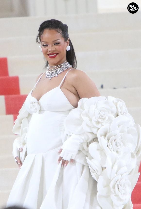 Rihanna, enceinte - Les célébrités arrivent à la soirée du "MET Gala 2023" à New York, le 1er mai 2023.

© Bestimage