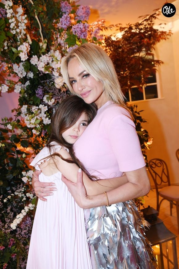 Adriana Karembeu avec sa fille Nina - A l'occasion de la fête des Mères, Adriana Karembeu et Lenôtre s'associent pour créer l'entremets "Nina" au Pré Catelan à Paris le 29 avril 2025.
 © Rachid Bellak/Bestimage