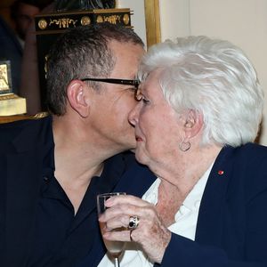 Dany Boon et Line Renaud - Line Renaud fait don de ses archives aux Archives Nationales au Ministère de la Culture, Paris le 12 Mai 2025. L’ex-meneuse de revue qui fêtera ses 97 ans le 2 juillet prochain a remis à la ministre de la Culture R. Dati, la lettre par laquelle elle fait don de ses archives (correspondances, papiers et documents personnels et professionnels) à l’État. Un moment fort en émotions qu’elle a partagé avec ses «enfants de cœur». © Bertrand Rindoff / Bestimage