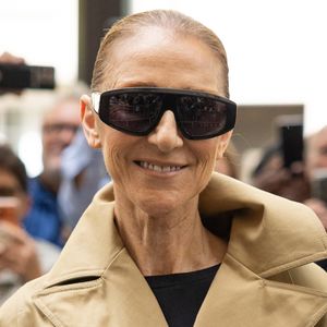 Céline Dion acclamée par ses fans à son arrivée au palace Royal Monceau à Paris, le 28 août 2026. Photo par CYRIL MOREAU / BESTIMAGE