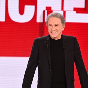 Alors qu'il semblait avoir retrouvé la forme suite à ses problèmes de cœur survenus en 2020, "France dimanche" nous apprend ce vendredi 20 décembre que le célèbre animateur de 82 ans a de nouveau été hospitalisé...

Exclusif - Michel Drucker - Enregistrement de l'émission Vivement dimanche, diffusée sur France 3 le 17 novembre 2024. 
© Guillaume Gaffiot / Bestimage