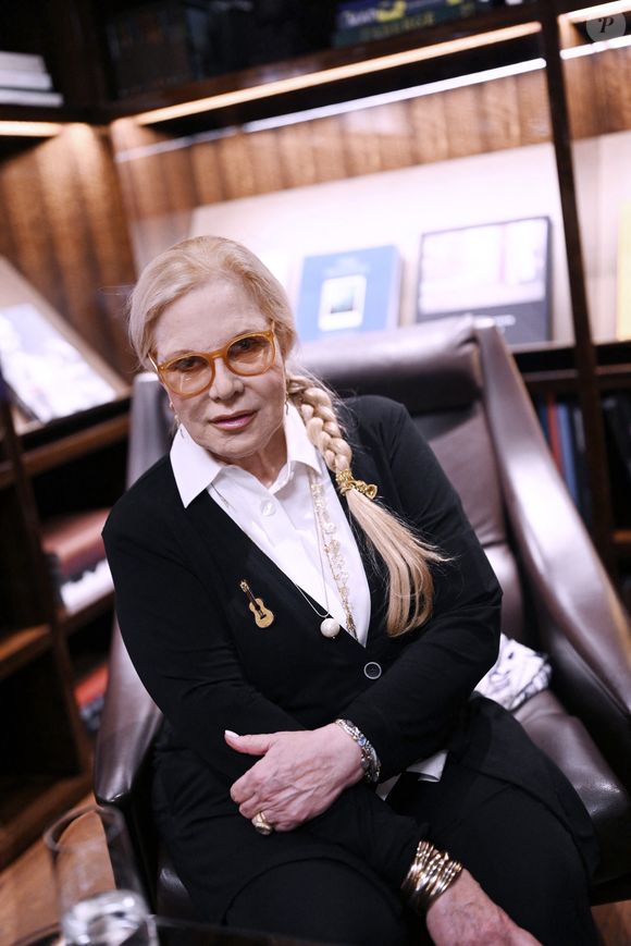 Exclusif - Sylvie Vartan - Inauguration de la cabine de coiffure de Christophe Nicolas Biot à l'hôtel Lutetia à Paris le 19 octobre 2023. © Rachid Bellak/Bestimage