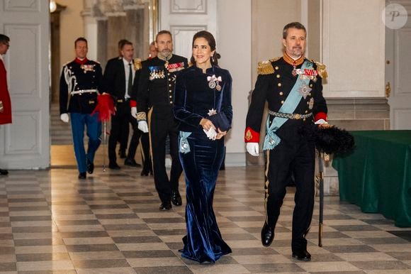 Le roi Frederik X de Danemark et la reine Mary de Danemark arrivent à la réception du Nouvel An organisée pour le corps diplomatique dans la salle des chevaliers du palais de Christiansborg à Copenhague, le lundi 5 janvier 2026. (Photo : Ida Marie Odgaard/Ritzau Scanpix)