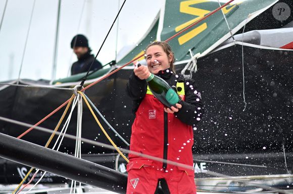 La skipper française Violette Dorange célèbre sur son monocoque Imoca Devenir sa 25e place dans la 10e édition du Vendée Globe, course à la voile en monocoque autour du monde, aux Sables-d'Olonne, dans l'ouest de la France, le 9 février 2025. Photo by Franck Castel/ABACAPRESS.COM