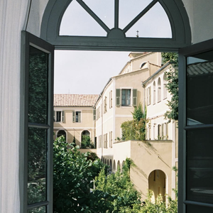 Pour ce retour aux sources, l'actrice a séjourné dans un ancien couvent transformé en hôtel de luxe 5 étoiles.

Hôtel du couvent à Nice sur Instagram.