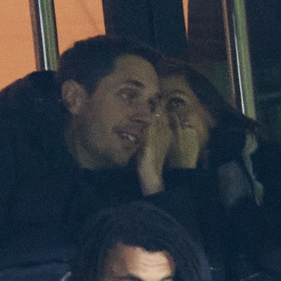 Grand Corps Malade et sa femme Julia Marsaud dans les tribunes lors du match de championnat de Ligue 1 Uber Eats opposant le Paris Saint-Germain à l'Olympique Lyonnais au Parc des Princes à Paris le 2 avril 2023. Photo Bestimage