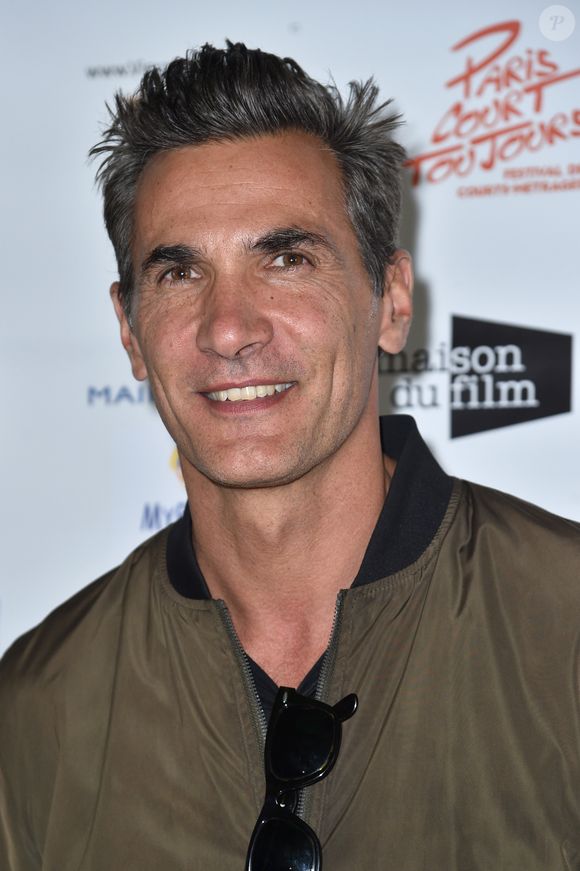 Naissance - Patrick Guérineau est papa pour la troisième fois d'une petite fille - Semi Exclusif - Patrick Guérineau et sa femme Lou lors du photocall de la 2ème édition du festival "Paris Court Toujours" au Théâtre de l'Européen à Paris le 20 septembre 2019.

© Giancarlo Gorassini / Bestimage
