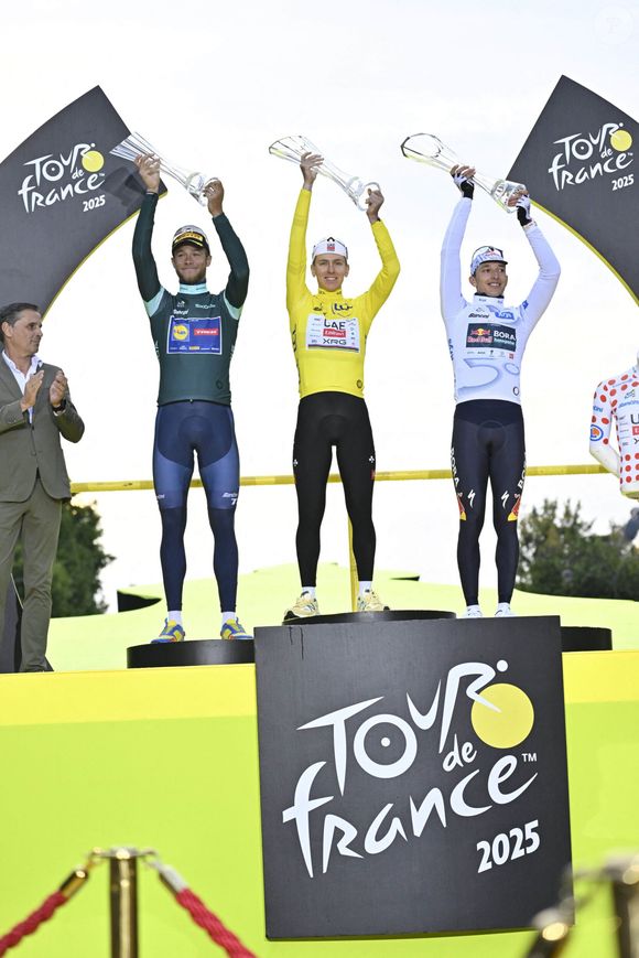 Etape 21 de la 112ème édition du Tour de France, le 24 juillet 2025. PARIS CHAMPS-ELYSEES, FRANCE - JULY 27 : Milan Jonathan (ITA) of Lidl - Trek, Pogacar Tadej (SLO)
Photo News/Psnewz/Bestimage